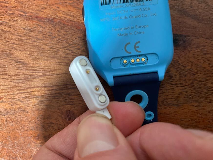 Контакты для загрузки на детских умных часах.